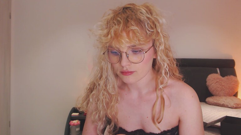 EVYE's Streamate show and profile